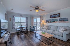 TV - My Favorite Seascape: Cozy Condo Steps Away from Sea (Oak Island)
