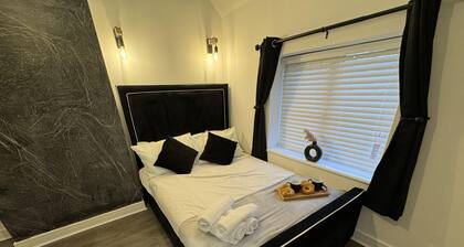 Impeccable 3-bed House in Walsall