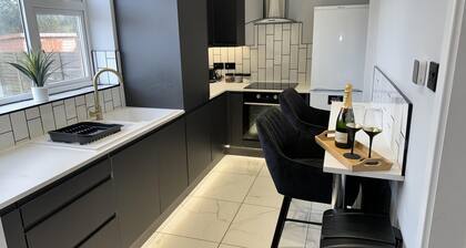 Impeccable 3-bed House in Walsall