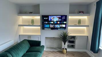 TV, fireplace