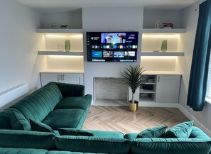 TV, fireplace