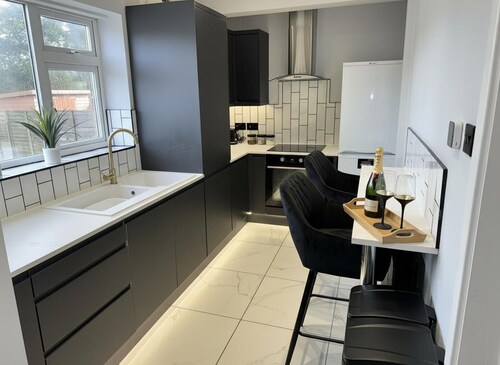 Impeccable 3-bed House in Walsall