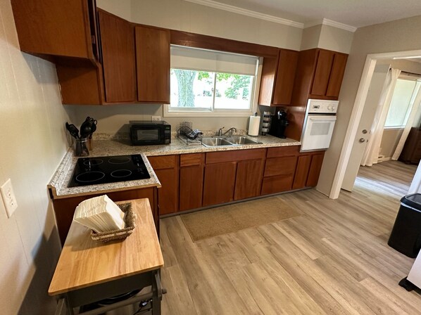 Fridge, microwave, oven, stovetop - This apartment is a 1 bedroom(s), 1 bathrooms, located in Marion, IN. (Marion)