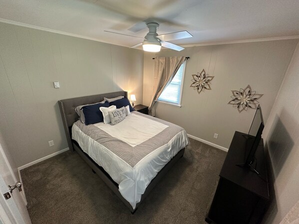 1 habitación, tabla de planchar con plancha, wifi gratis y ropa de cama 