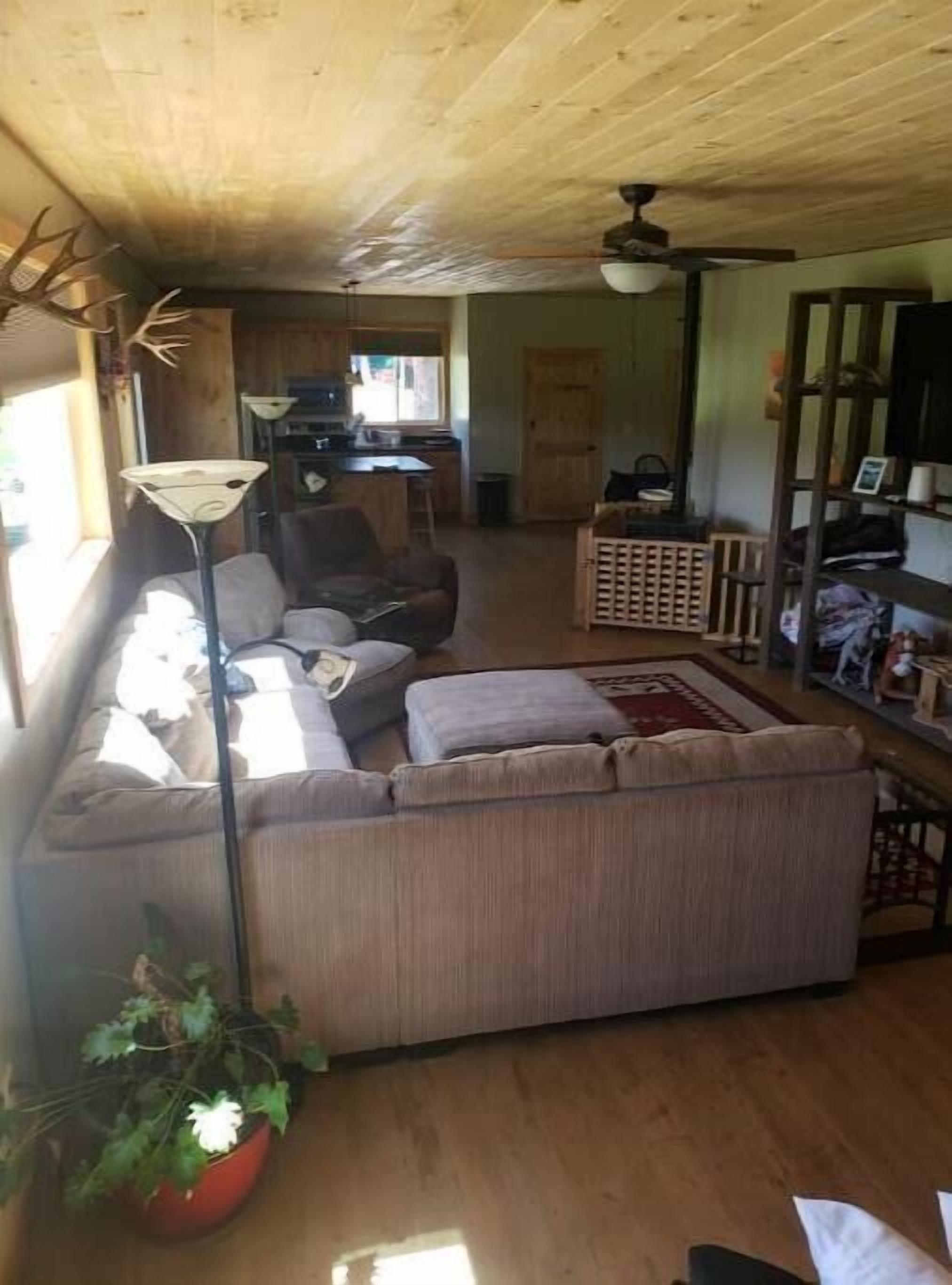 Smart TV, fireplace, DVD player, books