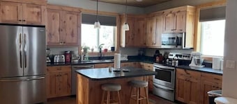 Spacious 4 BR Home near GNP

