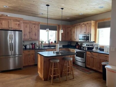 Spacious 4 BR Home near GNP