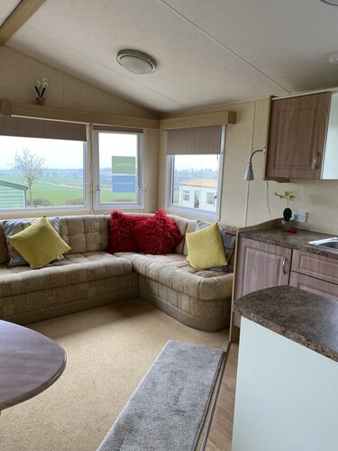 Beautiful 2-bed Caravan Situated Near Leven, Fife