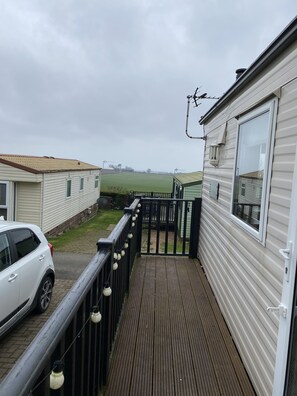 Cabin | Property grounds - Beautiful 2-bed Caravan Situated Near Leven, Fife (Leven)