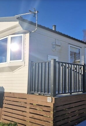Cabin | Exterior - Beautiful 2-bed Caravan Situated Near Leven, Fife (Leven)