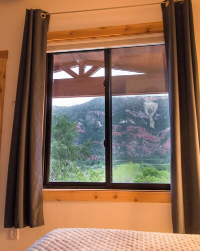 STUDIO 203: AMAZING Mountain Views - 5 Minutes to Downtown Durango! Pet Friendly