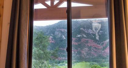 STUDIO 203: AMAZING Mountain Views - 5 Minutes to Downtown Durango! Pet Friendly