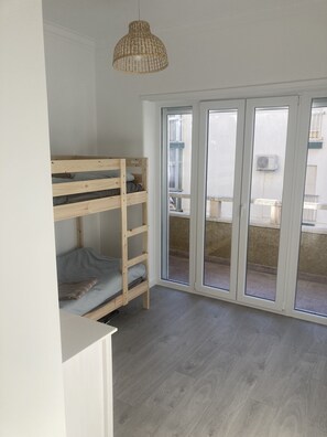 Interior - Apartamento com Terraço e 3 Quartos, 200 Metros da Praia (Costa da Caparica)