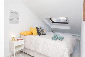 2 chambres, fer et planche à repasser, Wi-Fi, draps fournis