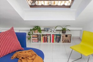 Living area - Picasso's Dream Cozy & Chic Attic Plaza Merced (Málaga)