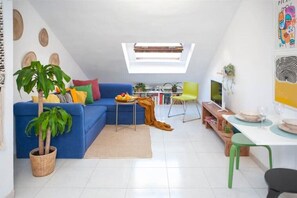 Living area - Picasso's Dream Cozy & Chic Attic Plaza Merced (Málaga)