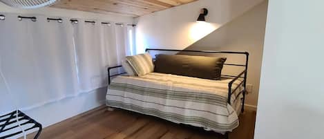 2 bedrooms, desk, free WiFi, bed sheets