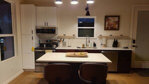 Kaffetrakter/tekoker, kjøleskap, mikrobølgeovn og ovn
