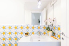 Casa panoramica | Bagno | Doccia, soffione a pioggia, asciugacapelli, bidet