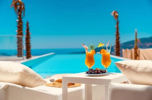 Pool - Ultra Luxury Villa with the sea view - Villa Su Kalkan (Antalya)