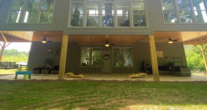 On the River Off the Grid: A Barndominium with River views!!!