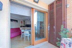 Outdoor dining - Beautiful 1-bed Apartment in Roma (Rome)