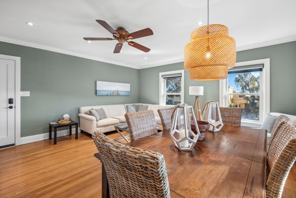 Smart TV - Bellissimo By the Sea, 2 Bedroom, Walk Everywhere (Laguna Beach)