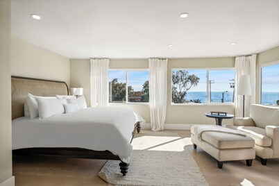 Luxury 3 bed 3 bath with Ocean Views+ Steps to the Beach