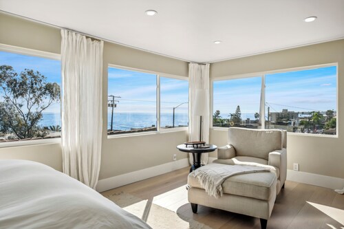 Luxury 3 bed 3 bath with Ocean Views+ Steps to the Beach