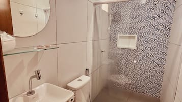Quarto triplo standard | Wi-Fi de cortesia, roupa de cama