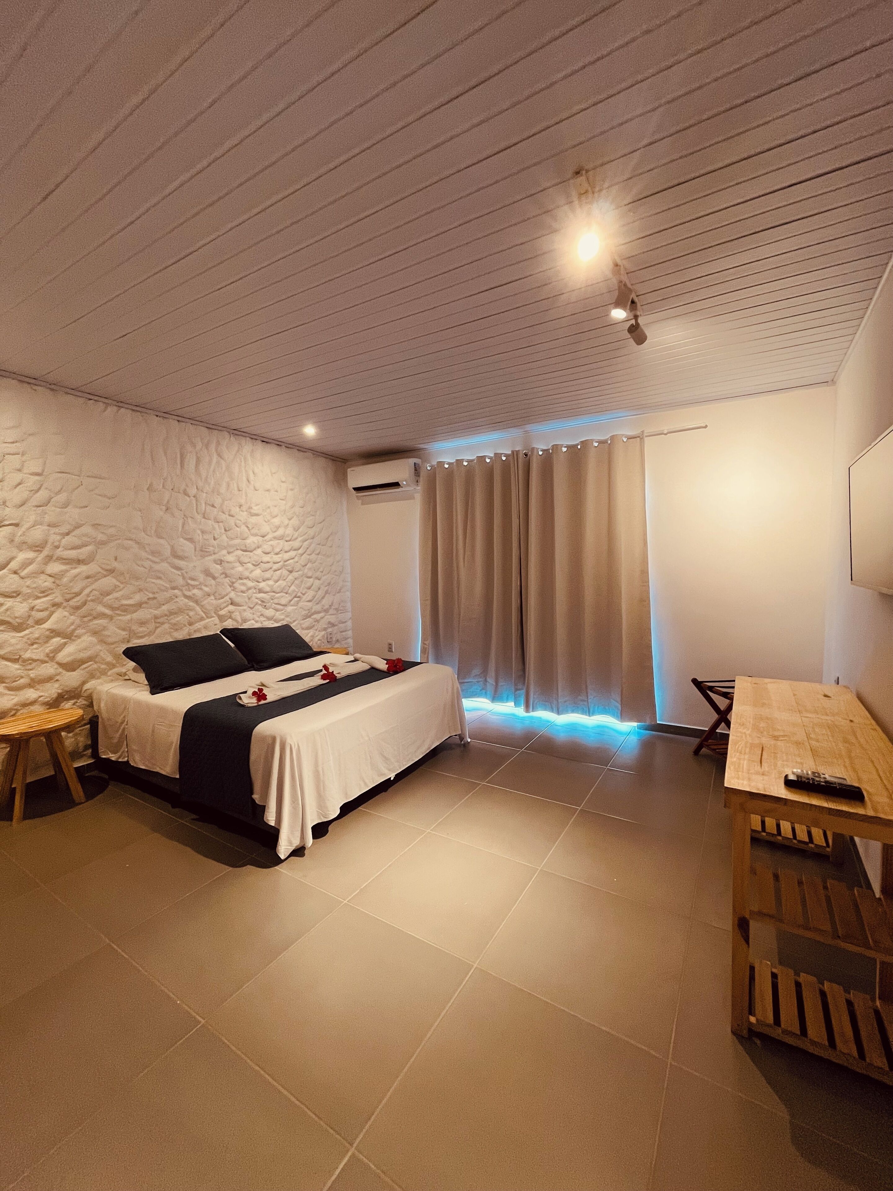 Quarto triplo standard | Wi-Fi de cortesia, roupa de cama