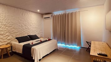 Quarto triplo standard | Wi-Fi de cortesia, roupa de cama