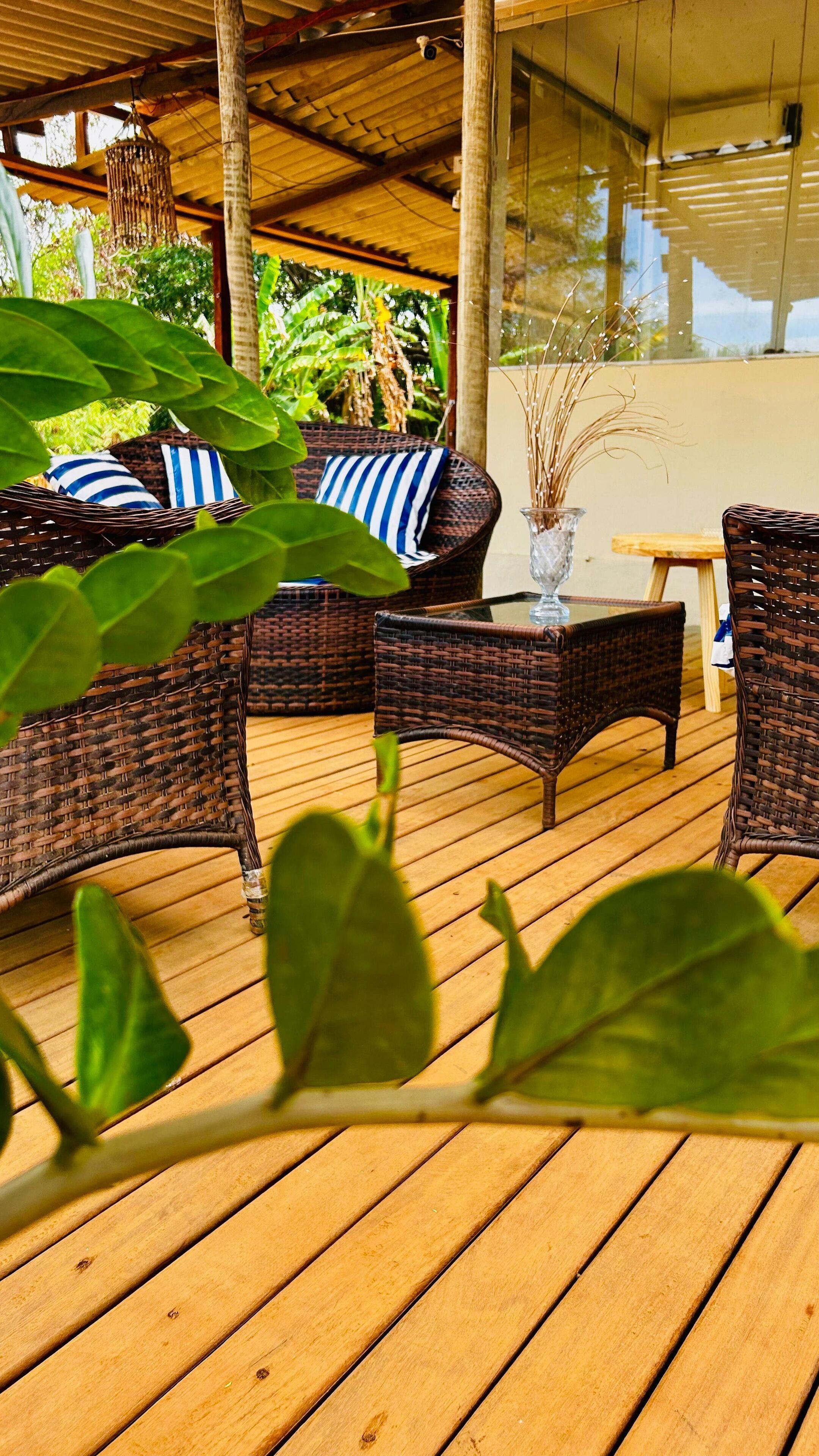 Smart TV 32 polegadas com canais digitais, serviços de streaming