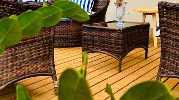 32-inch Smart TV with digital channels, streaming services