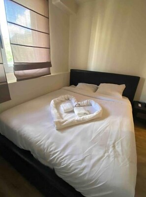 1 Schlafzimmer, Schreibtisch, schallisolierte Zimmer