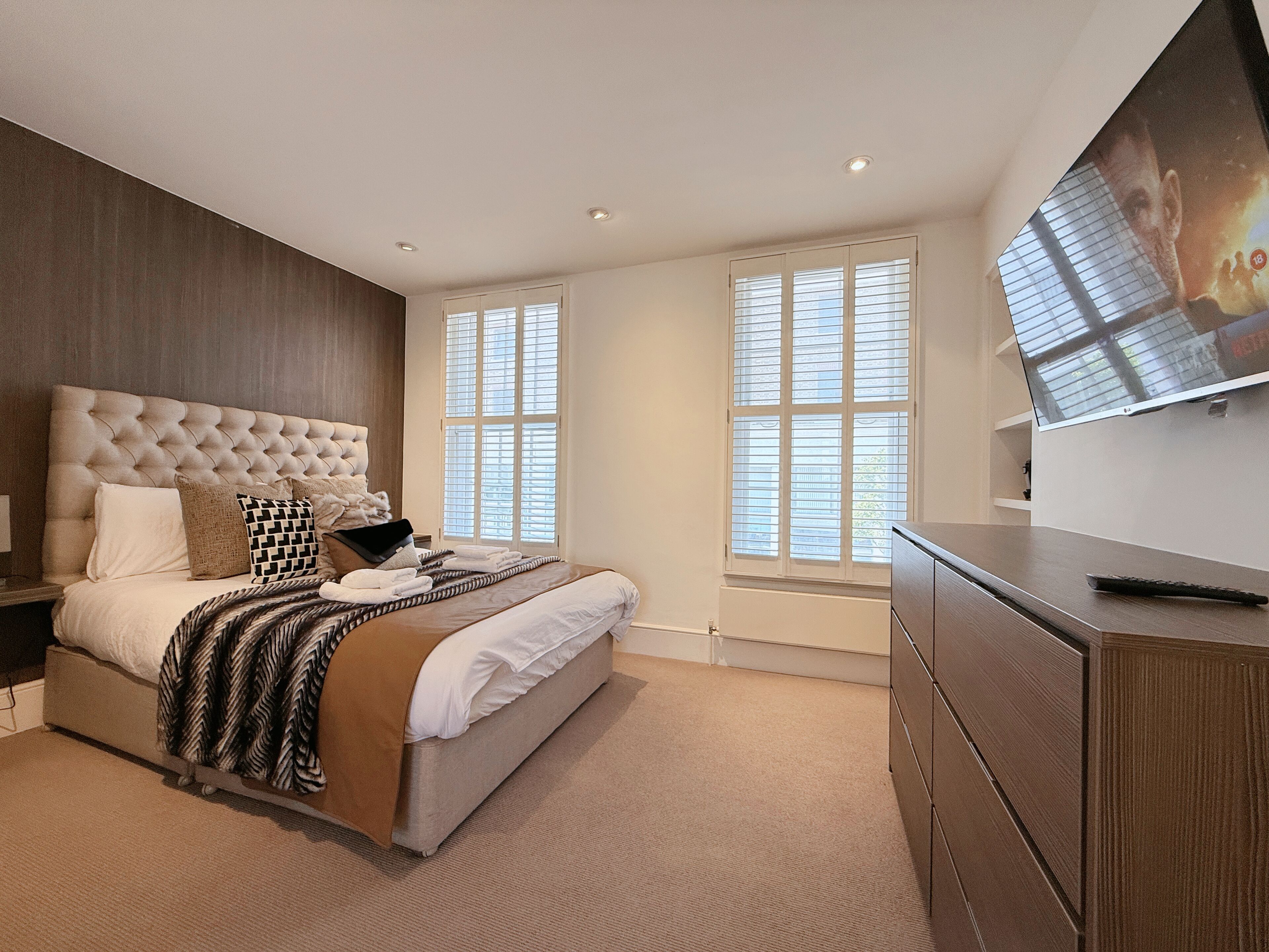 3 chambres, fer et planche à repasser, Wi-Fi, draps fournis