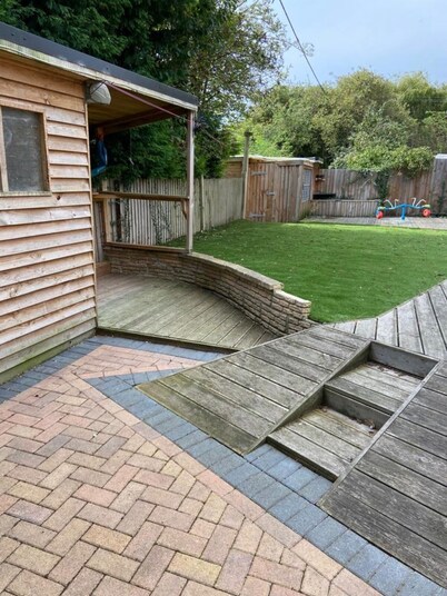 Extensive 4 Bed close to Peterborough.