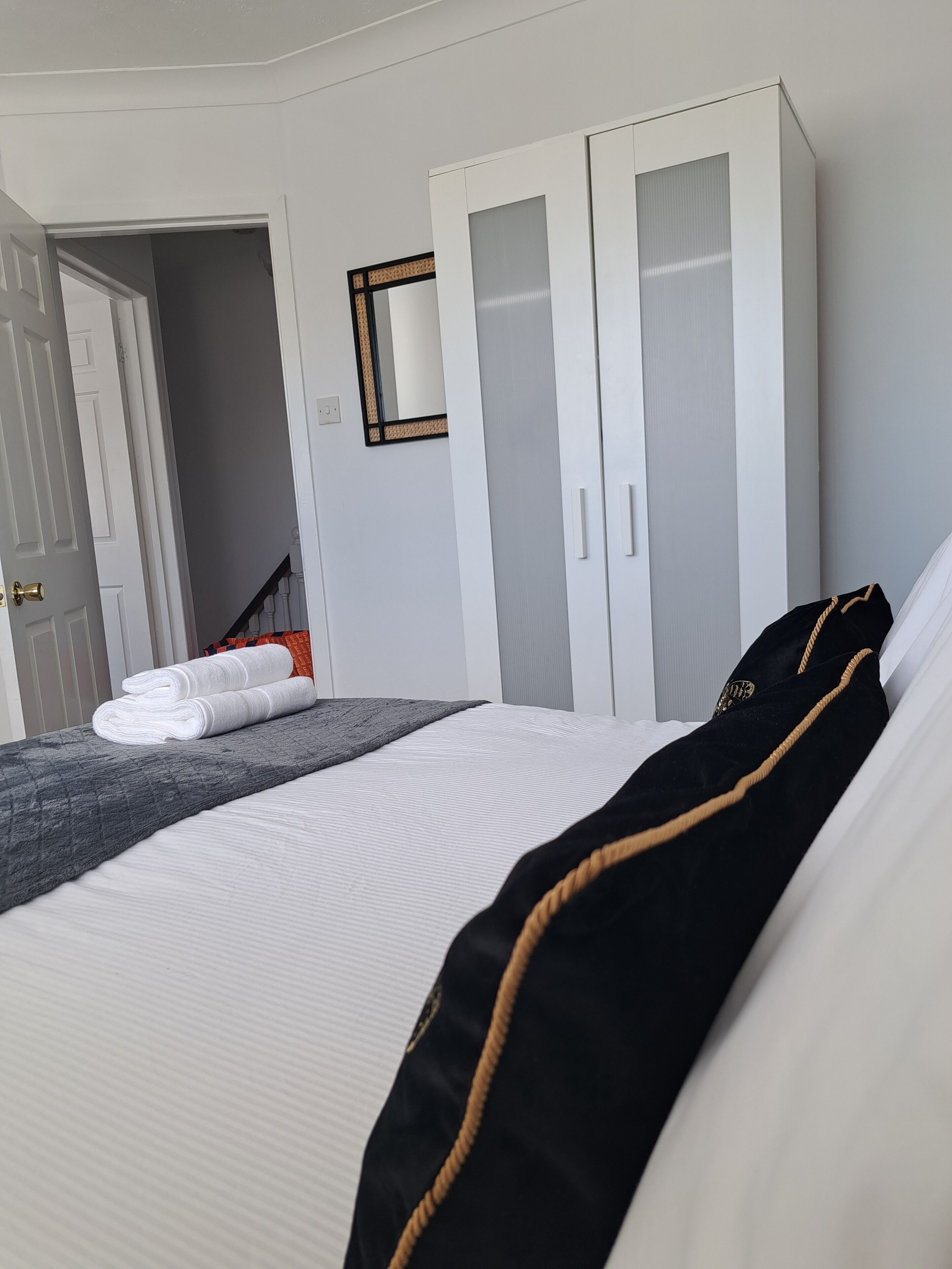 4 bedrooms, iron/ironing board, free WiFi, bed sheets