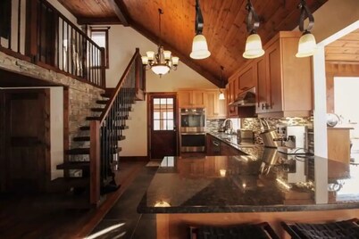 Magnifique updated lakefront chalet (CITQ #300310)