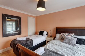 Casa | 3 quartos, ferros/tábuas de passar roupa, Wi-Fi de cortesia