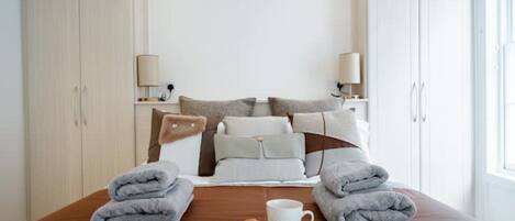 3 soverom, strykejern/-brett, wi-fi og sengetøy