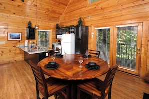 Dining - Spacious & Relaxing Retreat! HOT TUB! 2 BR+Loft (Sevierville)