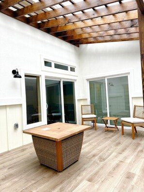 Terrace/patio - Luxury & New 3 Bedroom House 3 min walk to the beach (South Padre Island)