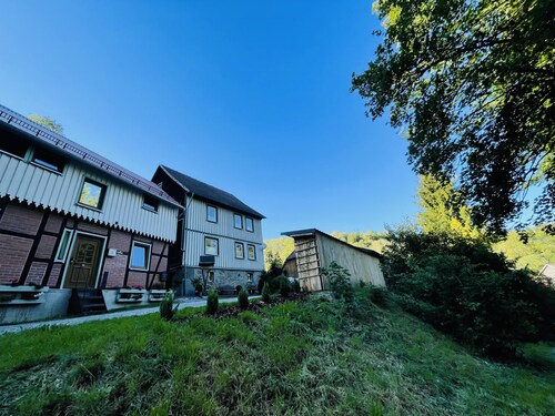 Gemütliches Ferienhaus für Große Gruppen Direkt am Wald und in der Nähe vom Bach