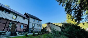 Gemütliches Ferienhaus für Große Gruppen Direkt am Wald und in der Nähe vom Bach