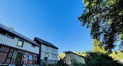 Gemütliches Ferienhaus für große Gruppen direkt am Wald und in der nähe vom Bach