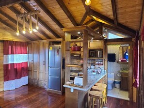 Småhus | Eget kjøkken | Mikrobølgeovn, ovn, brødrister og kjøkkenutstyr