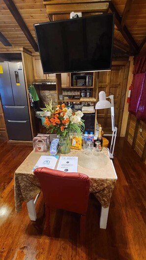 Ferienhaus | Essbereich im Zimmer