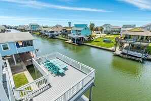 Terrace/patio - Easy Bay Access, Updated Interior, Large Sunning Deck, Fish from Your Backyard (Galveston)