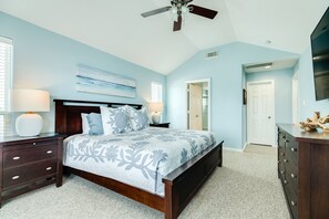 3 bedrooms, iron/ironing board, free WiFi, bed sheets - Easy Bay Access, Updated Interior, Large Sunning Deck, Fish from Your Backyard (Galveston)